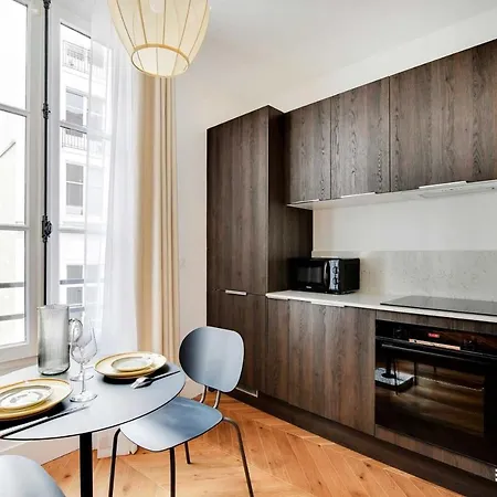 Modern - 2p - Opera Garnier Apartment